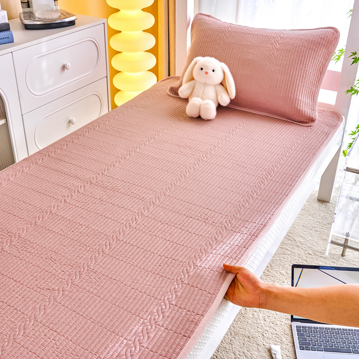 91家纺网 家纺一手货源 找家纺 （总）X猫先生 2025新款全棉学生床盖纯色夹棉床单床护垫少女风撞色-糖果系列