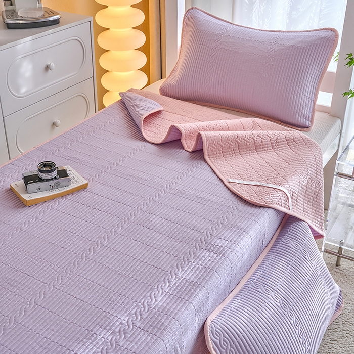 91家纺网 家纺一手货源 找家纺 X猫先生 2025新款全棉学生床盖纯色夹棉床单床护垫少女风撞色-糖果系列 糖果-丁香紫