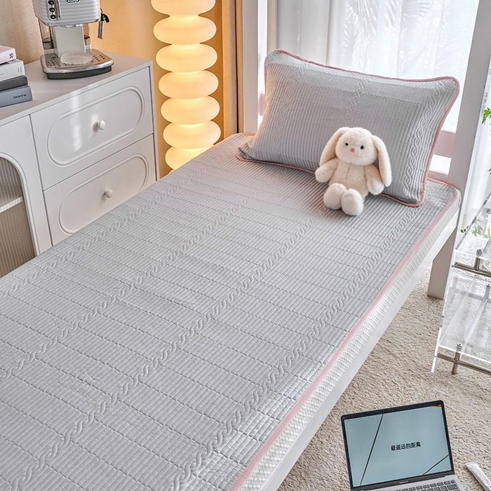 91家纺网 家纺一手货源 找家纺 X猫先生 2025新款全棉学生床盖纯色夹棉床单床护垫少女风撞色-糖果系列 糖果-梧桐灰