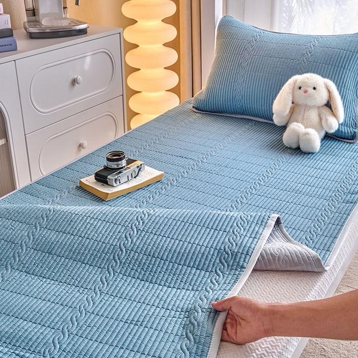 91家纺网 家纺一手货源 找家纺 X猫先生 2025新款全棉学生床盖纯色夹棉床单床护垫少女风撞色-糖果系列 糖果-天青蓝