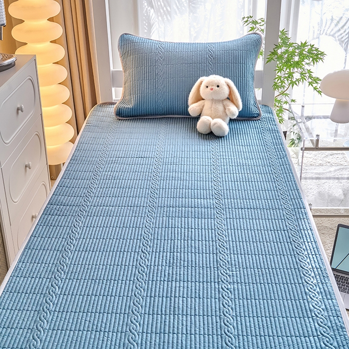 91家纺网 家纺一手货源 找家纺 X猫先生 2025新款全棉学生床盖纯色夹棉床单床护垫少女风撞色-糖果系列 糖果-天青蓝