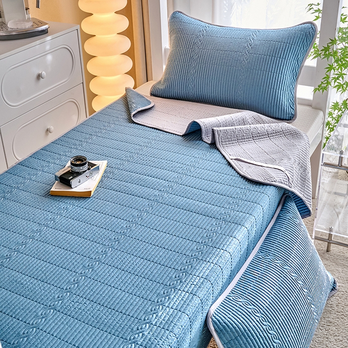 91家纺网 家纺一手货源 找家纺 X猫先生 2025新款全棉学生床盖纯色夹棉床单床护垫少女风撞色-糖果系列 糖果-天青蓝