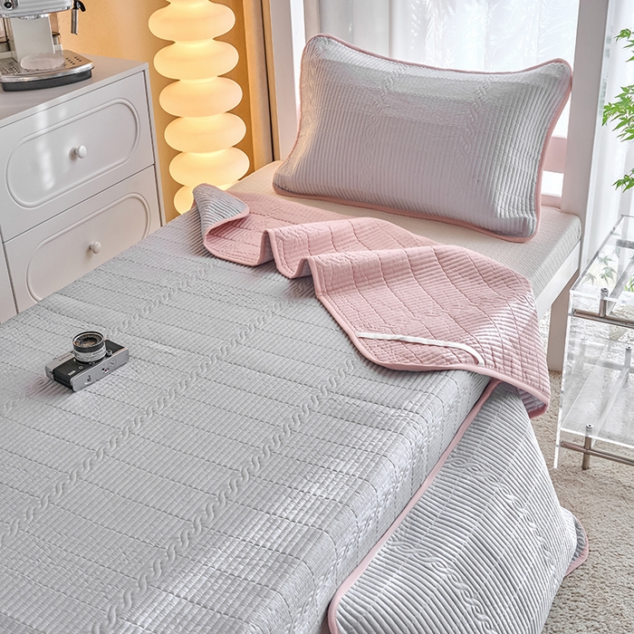 91家纺网 家纺一手货源 找家纺 X猫先生 2025新款全棉学生床盖纯色夹棉床单床护垫少女风撞色-糖果系列 糖果-梧桐灰