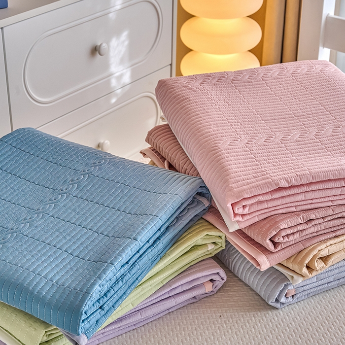 91家纺网 家纺一手货源 找家纺 X猫先生 2025新款全棉学生床盖纯色夹棉床单床护垫少女风撞色-糖果系列 组合图仅供参考