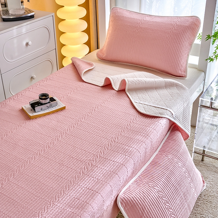 91家纺网 家纺一手货源 找家纺 X猫先生 2025新款全棉学生床盖纯色夹棉床单床护垫少女风撞色-糖果系列 糖果-水柿粉