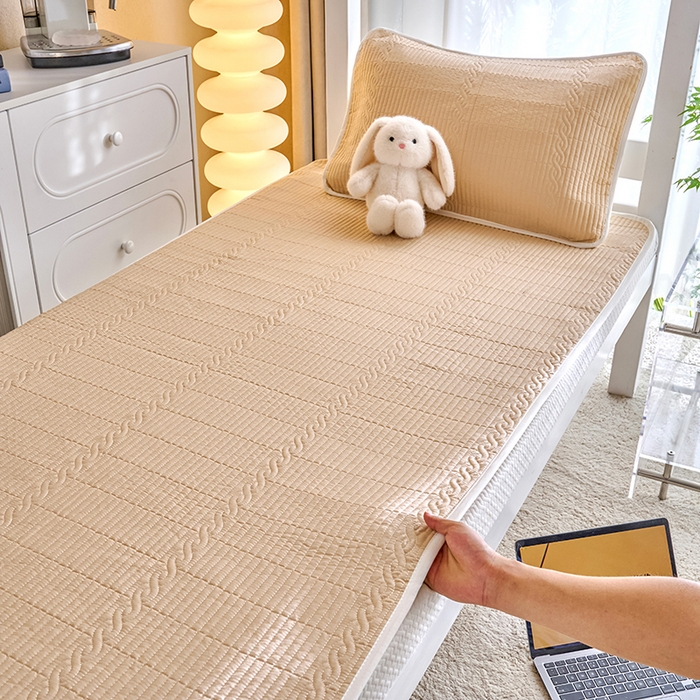 91家纺网 家纺一手货源 找家纺 X猫先生 2025新款全棉学生床盖纯色夹棉床单床护垫少女风撞色-糖果系列 糖果-奶茶