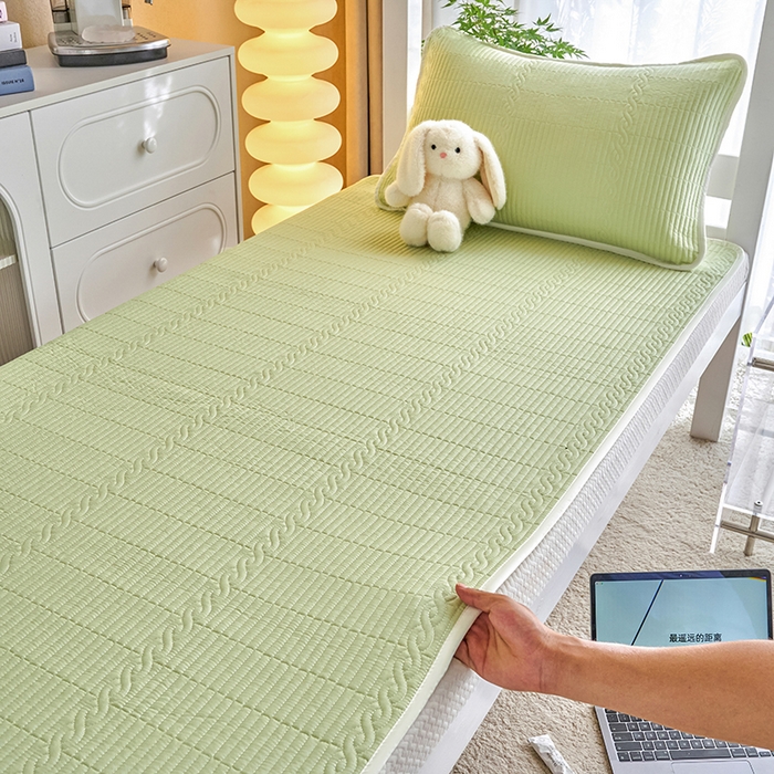 91家纺网 家纺一手货源 找家纺 X猫先生 2025新款全棉学生床盖纯色夹棉床单床护垫少女风撞色-糖果系列 糖果-嫩绿