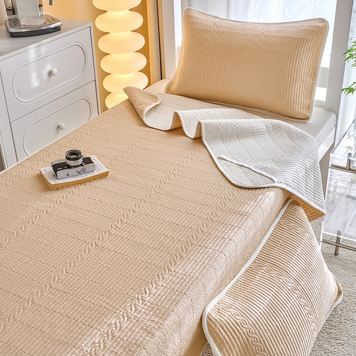 91家纺网 家纺一手货源 找家纺 X猫先生 2025新款全棉学生床盖纯色夹棉床单床护垫少女风撞色-糖果系列 糖果-奶茶