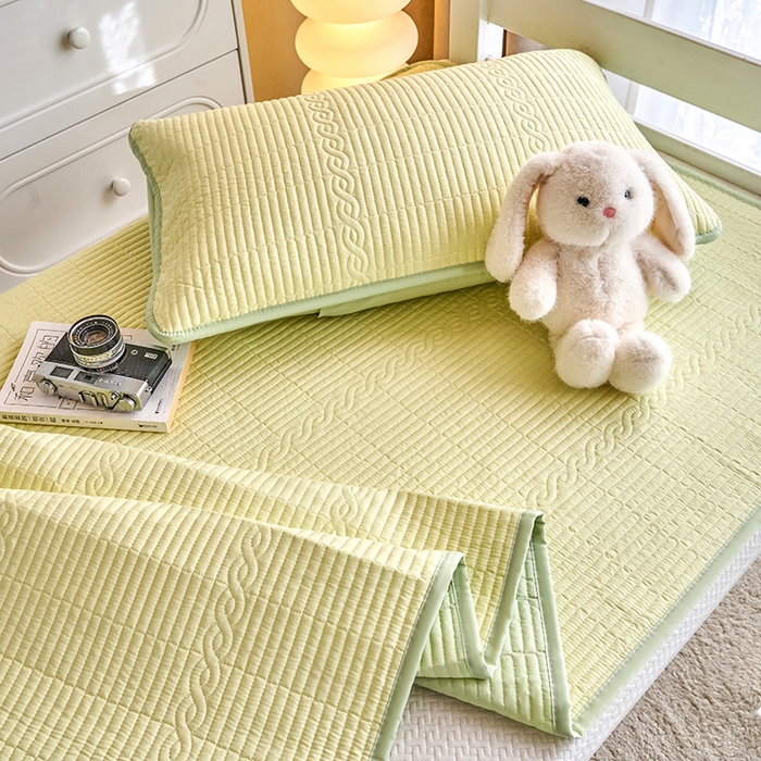 91家纺网 家纺一手货源 找家纺 X猫先生 2025新款全棉学生床盖纯色夹棉床单床护垫少女风撞色-糖果系列 糖果-月光黄