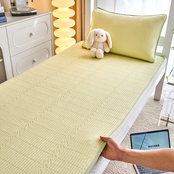 91家纺网 家纺一手货源 找家纺 X猫先生 2025新款全棉学生床盖纯色夹棉床单床护垫少女风撞色-糖果系列 糖果-月光黄