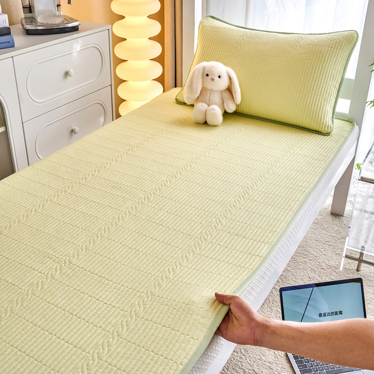 91家纺网 家纺一手货源 找家纺 X猫先生 2025新款全棉学生床盖纯色夹棉床单床护垫少女风撞色-糖果系列 糖果-月光黄