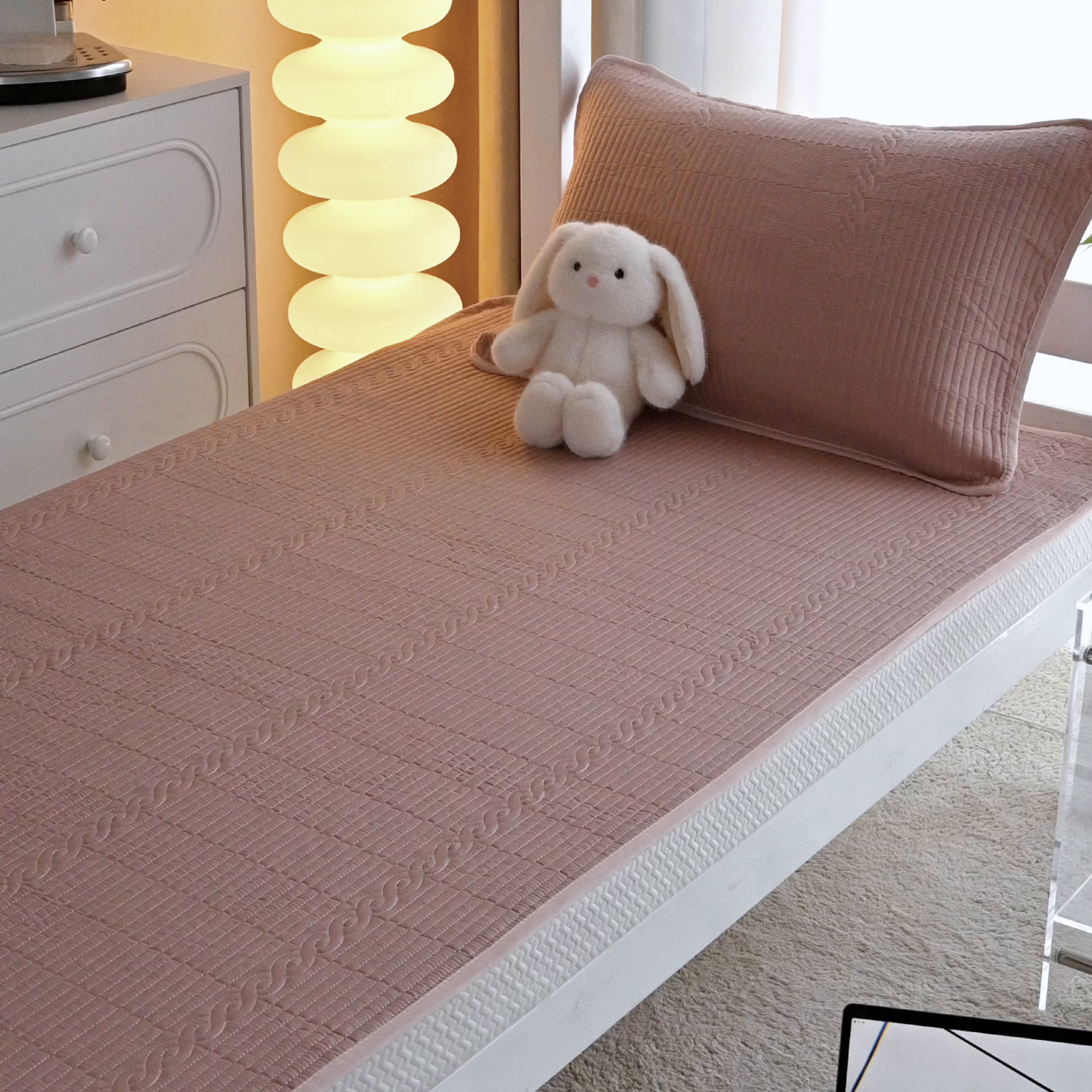 91家纺网 家纺一手货源 找家纺 X猫先生 2025新款全棉学生床盖纯色夹棉床单床护垫少女风撞色-糖果系列 糖果-豆沙粉