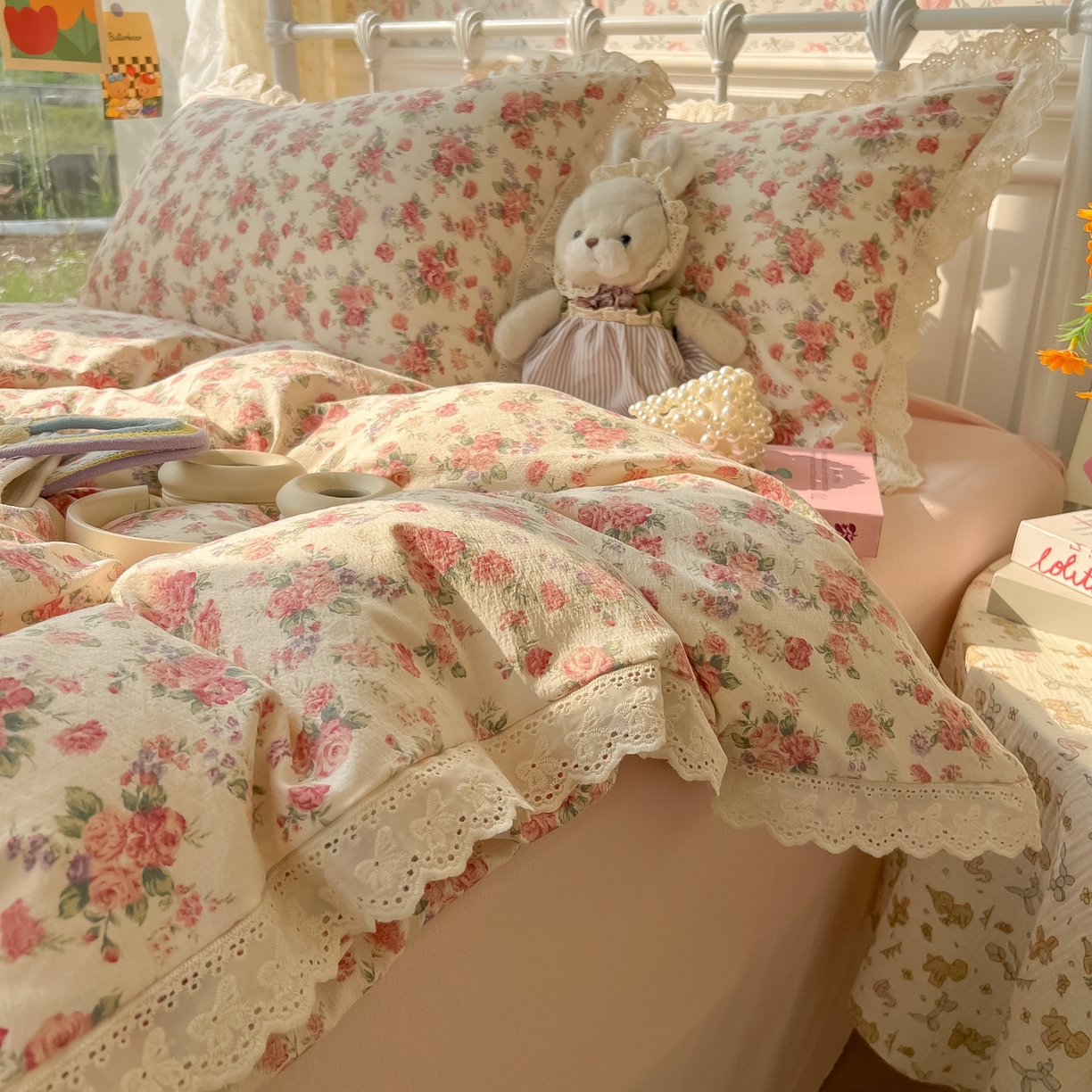 91家纺网 家纺一手货源 找家纺 （总）韩巢家纺 2025新款蝴蝶花边直播热销款四件套开学季韩系学生宿舍床上三件套-（提供卖家秀）