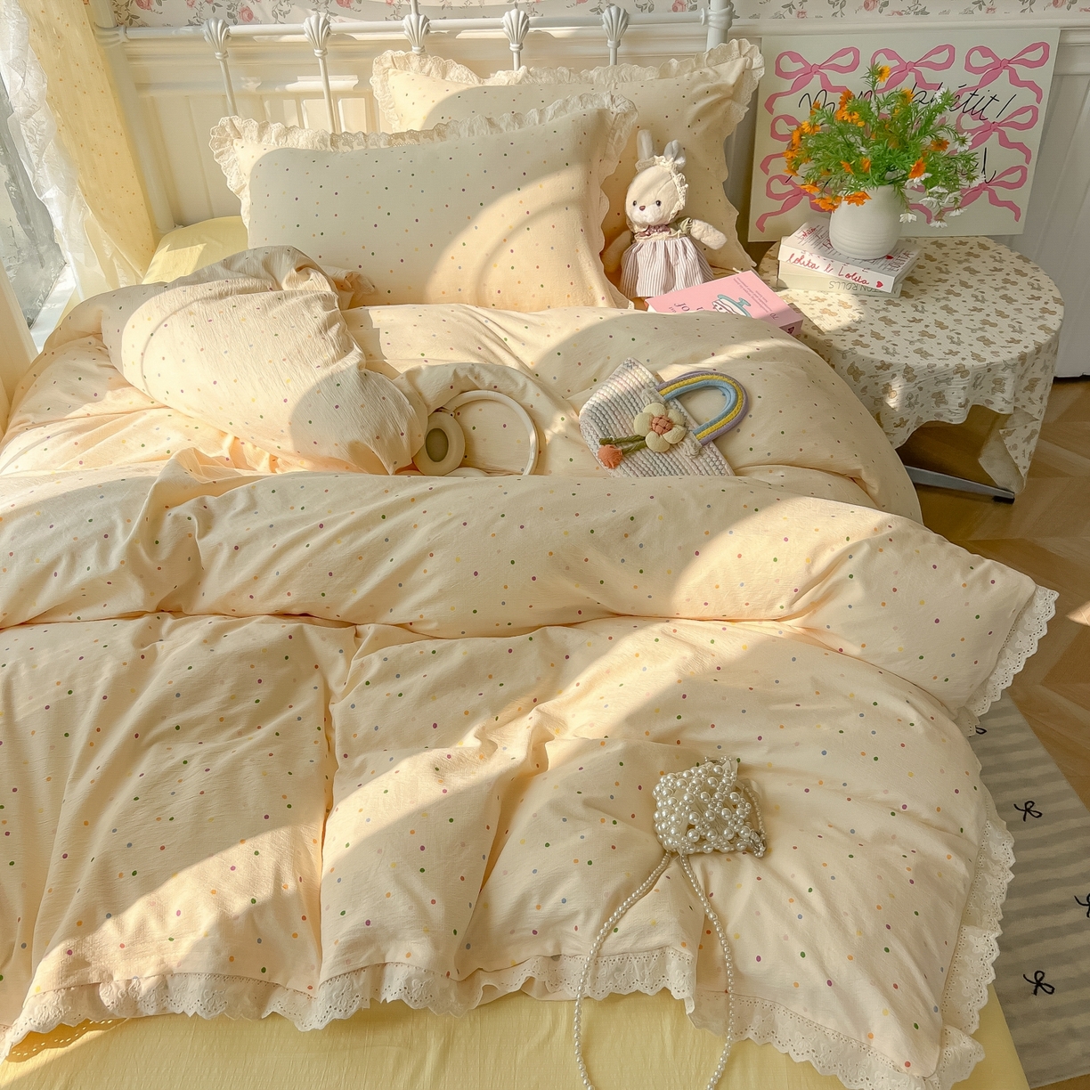 91家纺网 家纺一手货源 找家纺 韩巢家纺 2025新款蝴蝶花边直播热销款四件套开学季韩系学生宿舍床上三件套-（提供卖家秀） 波点世界【蝴蝶花边款】