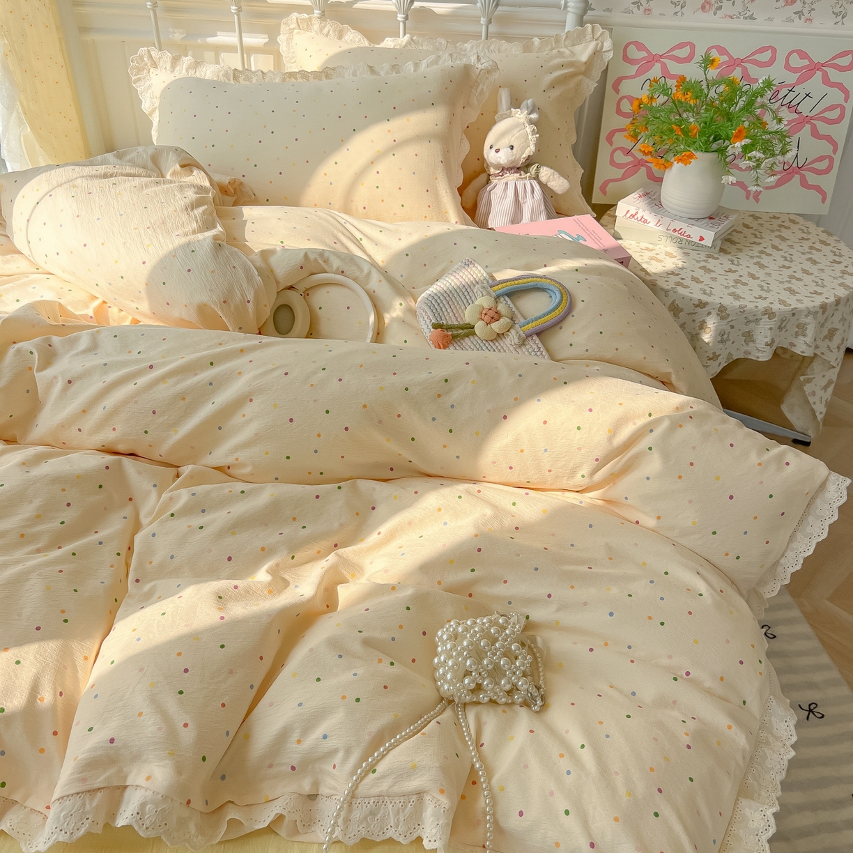 91家纺网 家纺一手货源 找家纺 韩巢家纺 2025新款蝴蝶花边直播热销款四件套开学季韩系学生宿舍床上三件套-（提供卖家秀） 波点世界【蝴蝶花边款】