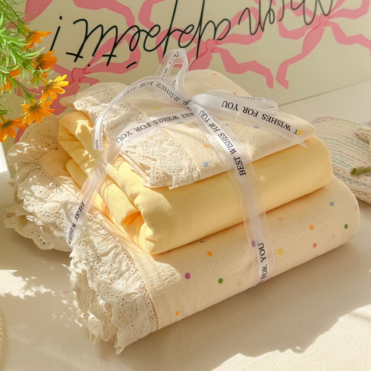 91家纺网 家纺一手货源 找家纺 韩巢家纺 2025新款蝴蝶花边直播热销款四件套开学季韩系学生宿舍床上三件套-（提供卖家秀） 波点世界【蝴蝶花边款】