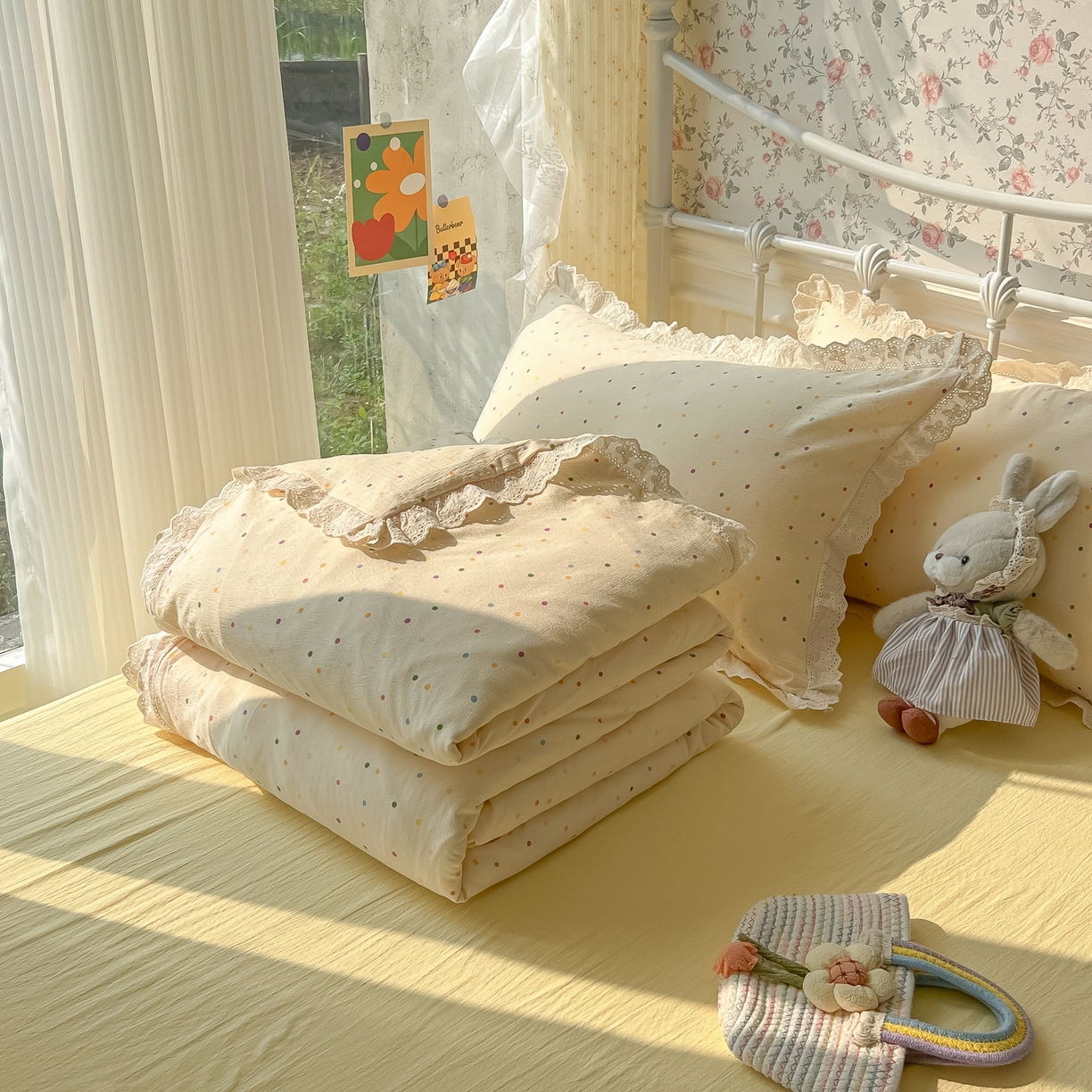 91家纺网 家纺一手货源 找家纺 韩巢家纺 2025新款蝴蝶花边直播热销款四件套开学季韩系学生宿舍床上三件套-（提供卖家秀） 波点世界【蝴蝶花边款】