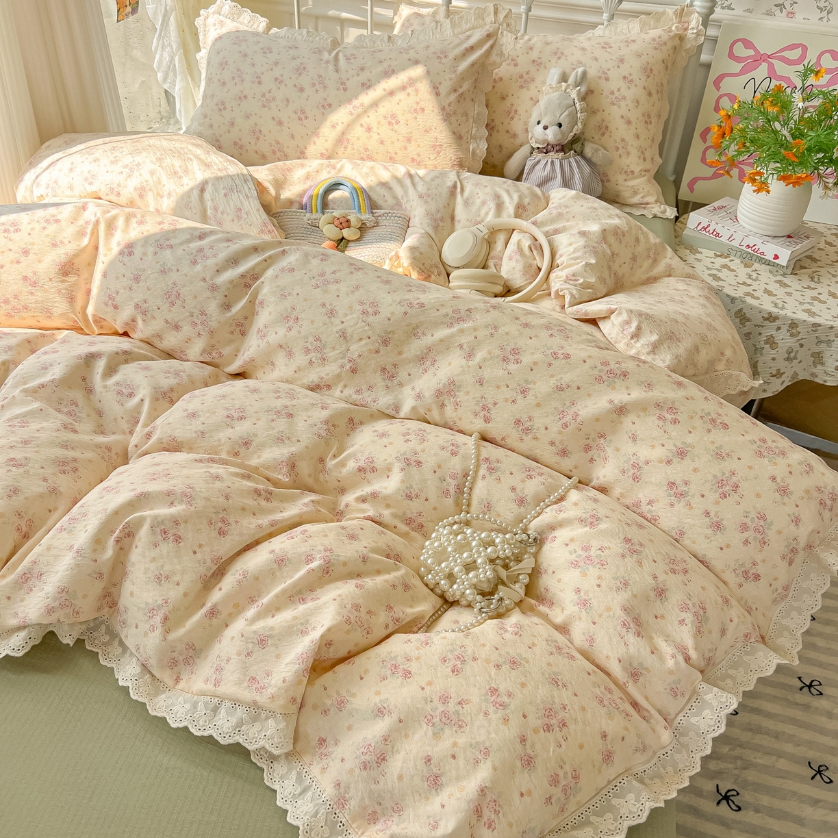 91家纺网 家纺一手货源 找家纺 韩巢家纺 2025新款蝴蝶花边直播热销款四件套开学季韩系学生宿舍床上三件套-（提供卖家秀） 川岛落日【蝴蝶花边款】