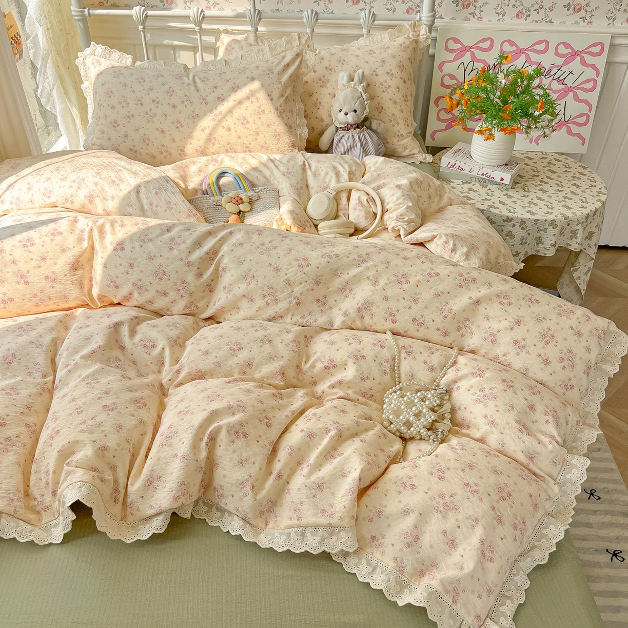 91家纺网 家纺一手货源 找家纺 韩巢家纺 2025新款蝴蝶花边直播热销款四件套开学季韩系学生宿舍床上三件套-（提供卖家秀） 川岛落日【蝴蝶花边款】