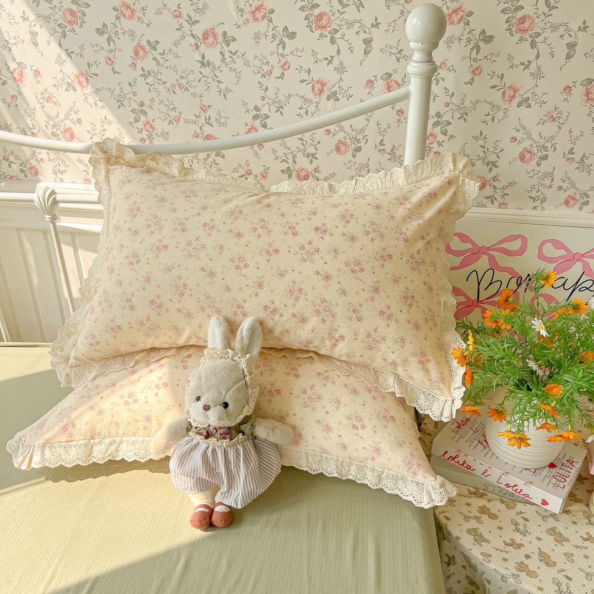 91家纺网 家纺一手货源 找家纺 韩巢家纺 2025新款蝴蝶花边直播热销款四件套开学季韩系学生宿舍床上三件套-（提供卖家秀） 川岛落日【蝴蝶花边款】