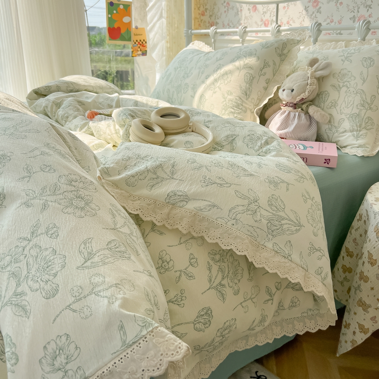 91家纺网 家纺一手货源 找家纺 韩巢家纺 2025新款蝴蝶花边直播热销款四件套开学季韩系学生宿舍床上三件套-（提供卖家秀） 海像森林【蝴蝶花边款】