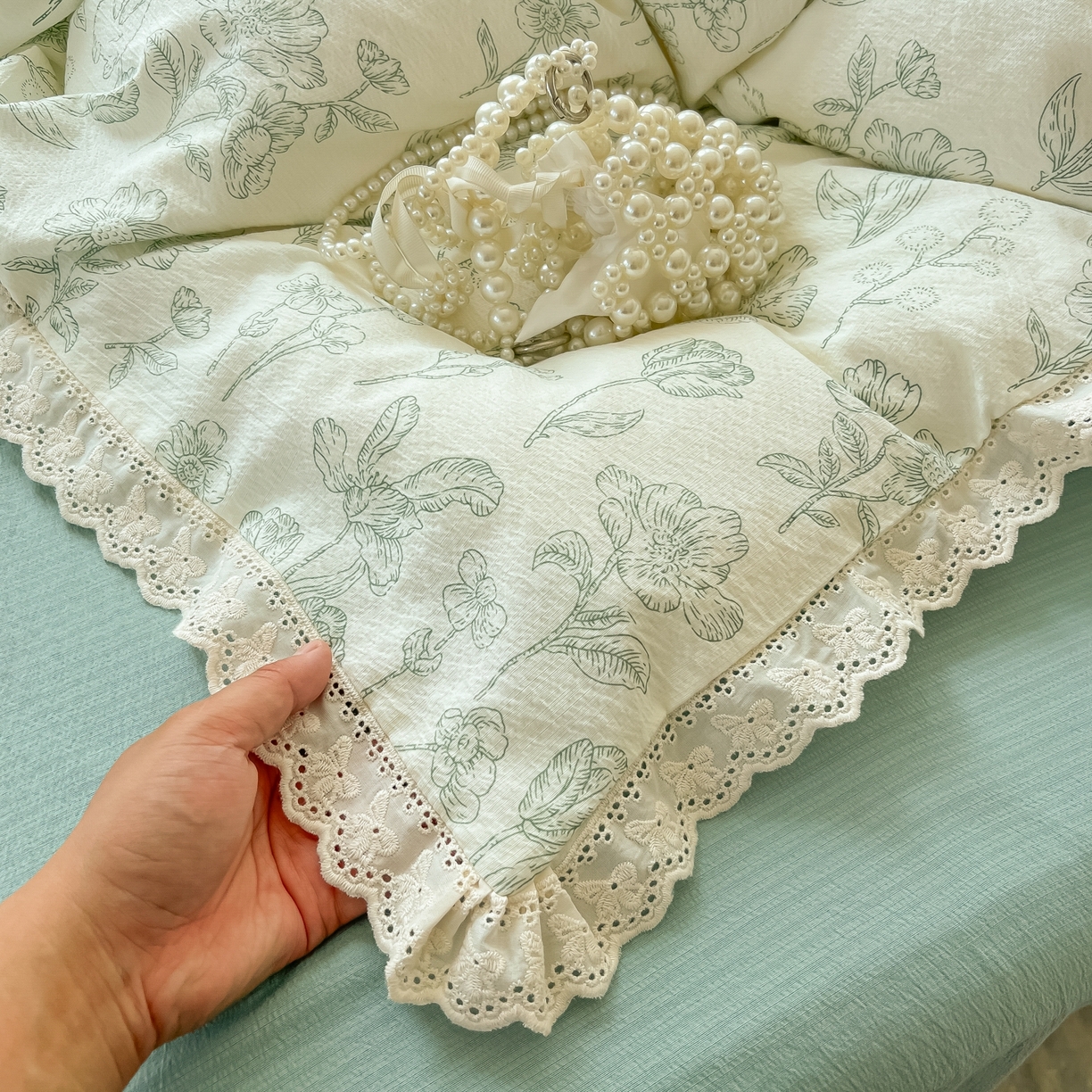 91家纺网 家纺一手货源 找家纺 韩巢家纺 2025新款蝴蝶花边直播热销款四件套开学季韩系学生宿舍床上三件套-（提供卖家秀） 海像森林【蝴蝶花边款】