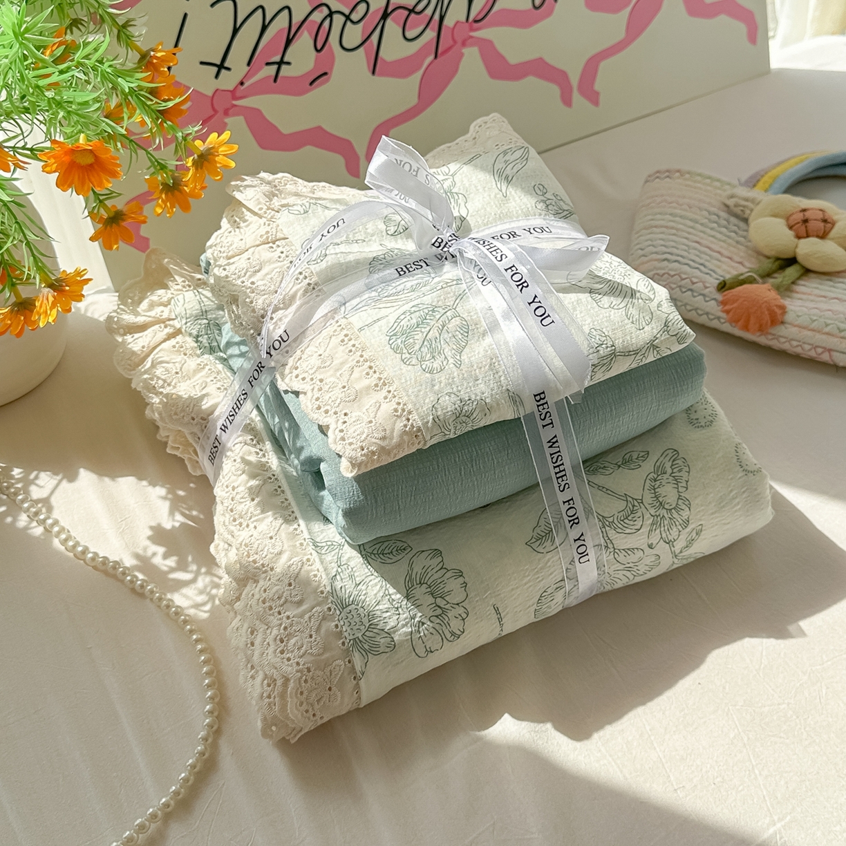 91家纺网 家纺一手货源 找家纺 韩巢家纺 2025新款蝴蝶花边直播热销款四件套开学季韩系学生宿舍床上三件套-（提供卖家秀） 海像森林【蝴蝶花边款】