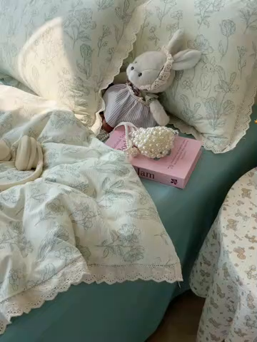 91家纺网 家纺一手货源 找家纺 韩巢家纺 2025新款蝴蝶花边直播热销款四件套开学季韩系学生宿舍床上三件套-（提供卖家秀） 海像森林【蝴蝶花边款】