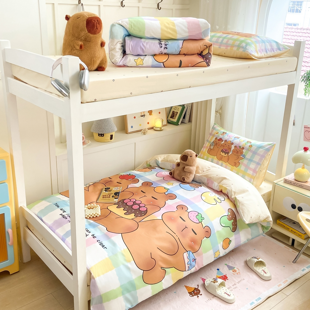 91家纺网 家纺一手货源 找家纺 博雅2025新款卡皮巴拉全棉学生宿舍套件三件套多件套 蛋糕卡皮巴拉