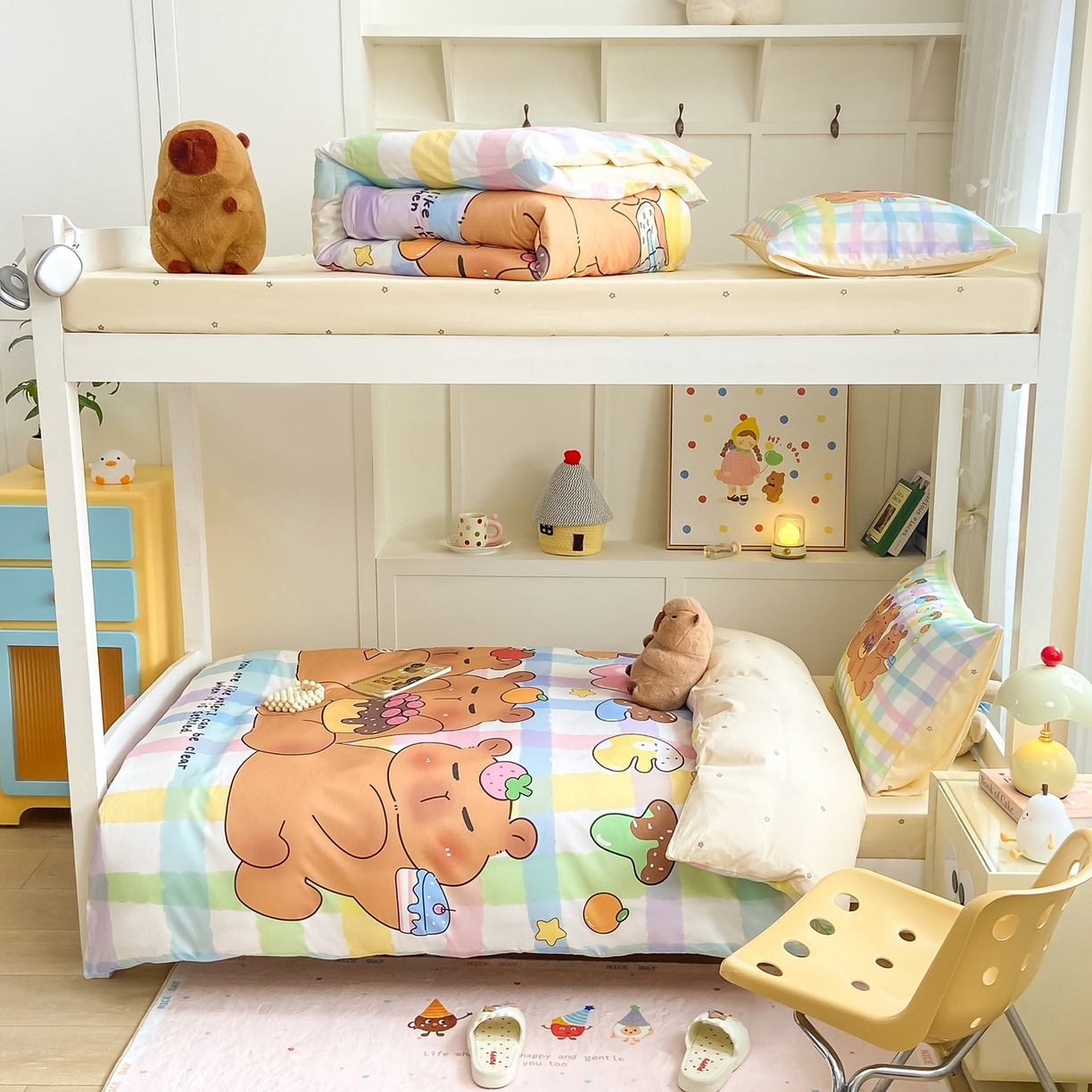 91家纺网 家纺一手货源 找家纺 博雅2025新款卡皮巴拉全棉学生宿舍套件三件套多件套 蛋糕卡皮巴拉