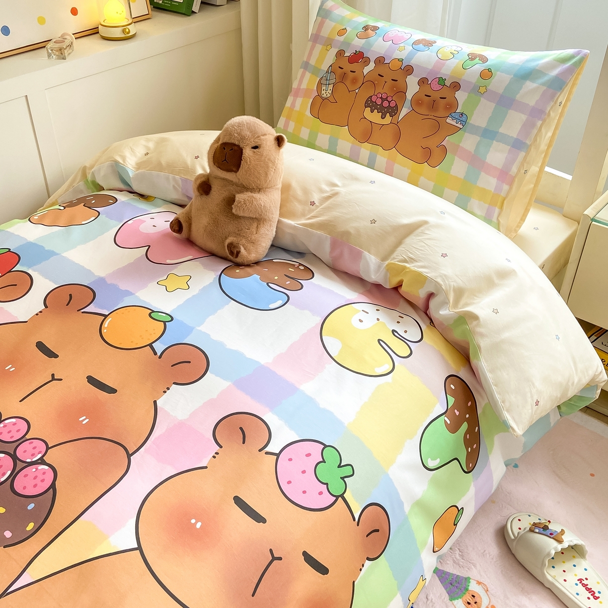 91家纺网 家纺一手货源 找家纺 博雅2025新款卡皮巴拉全棉学生宿舍套件三件套多件套 蛋糕卡皮巴拉