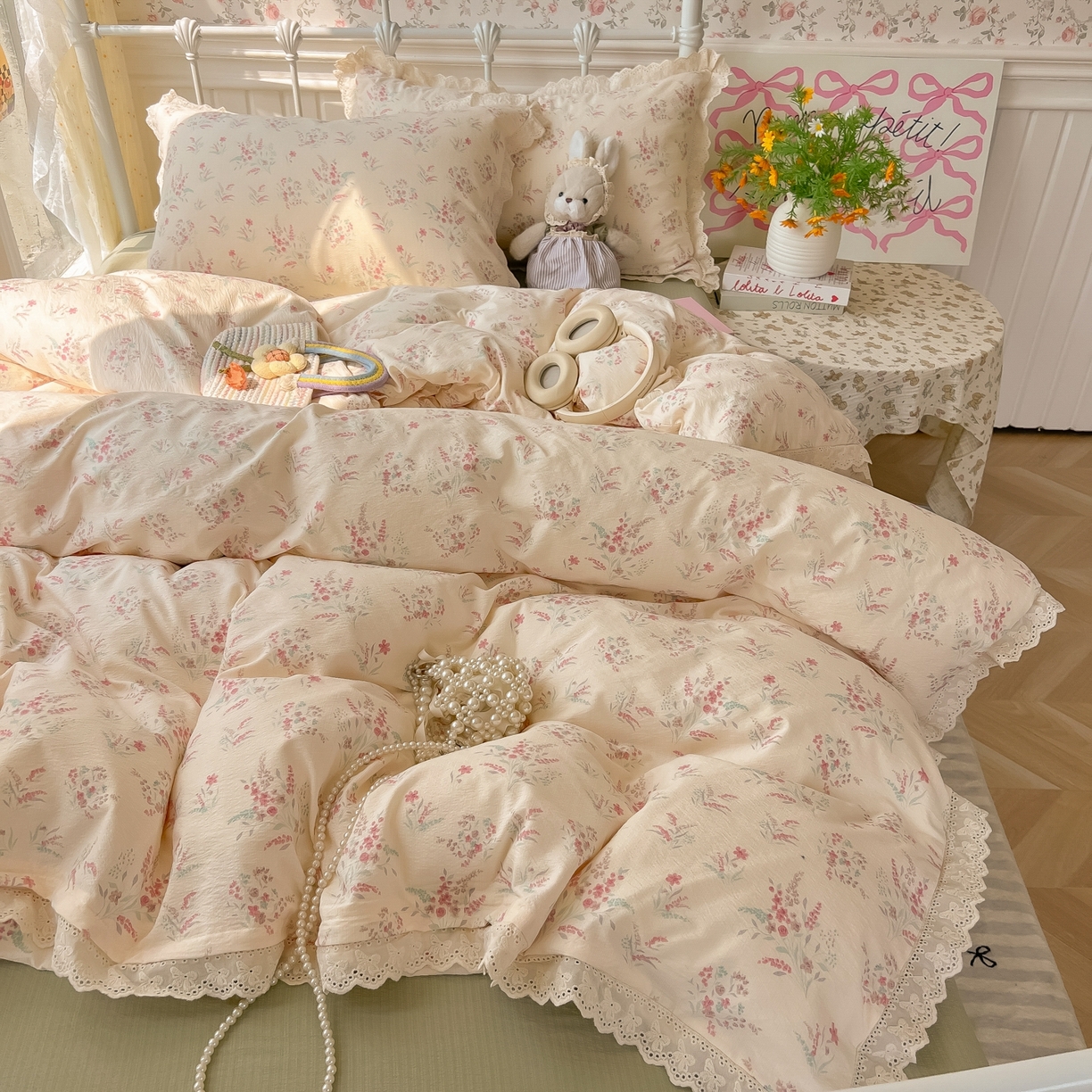 91家纺网 家纺一手货源 找家纺 韩巢家纺 2025新款蝴蝶花边直播热销款四件套开学季韩系学生宿舍床上三件套-（提供卖家秀） 奶昔甜糕-粉【蝴蝶花边款】