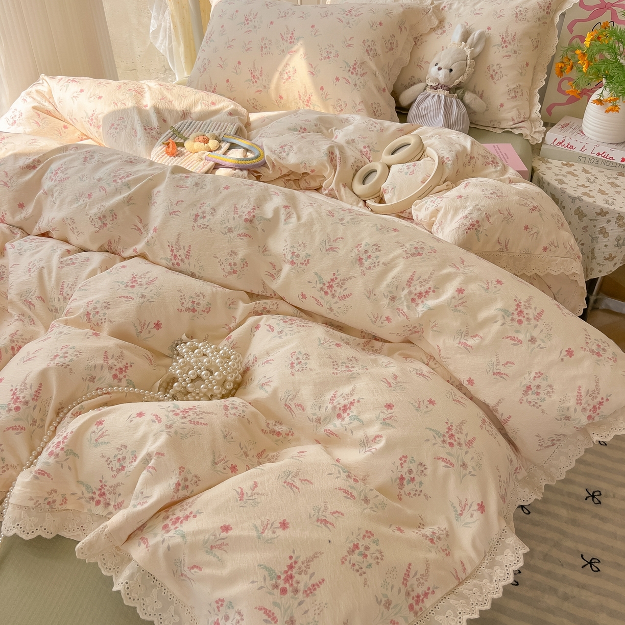 91家纺网 家纺一手货源 找家纺 韩巢家纺 2025新款蝴蝶花边直播热销款四件套开学季韩系学生宿舍床上三件套-（提供卖家秀） 奶昔甜糕-粉【蝴蝶花边款】