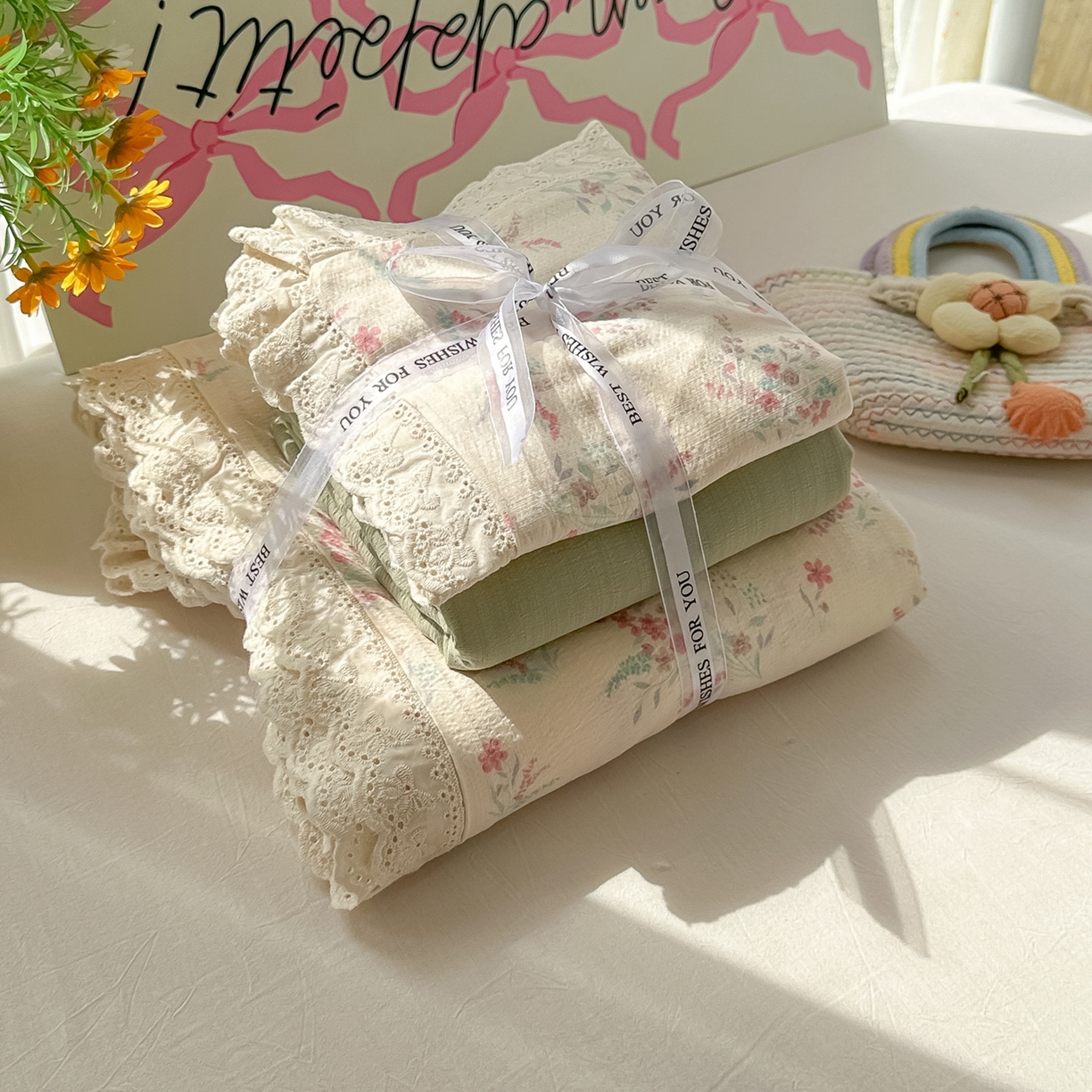 91家纺网 家纺一手货源 找家纺 韩巢家纺 2025新款蝴蝶花边直播热销款四件套开学季韩系学生宿舍床上三件套-（提供卖家秀） 奶昔甜糕-粉【蝴蝶花边款】