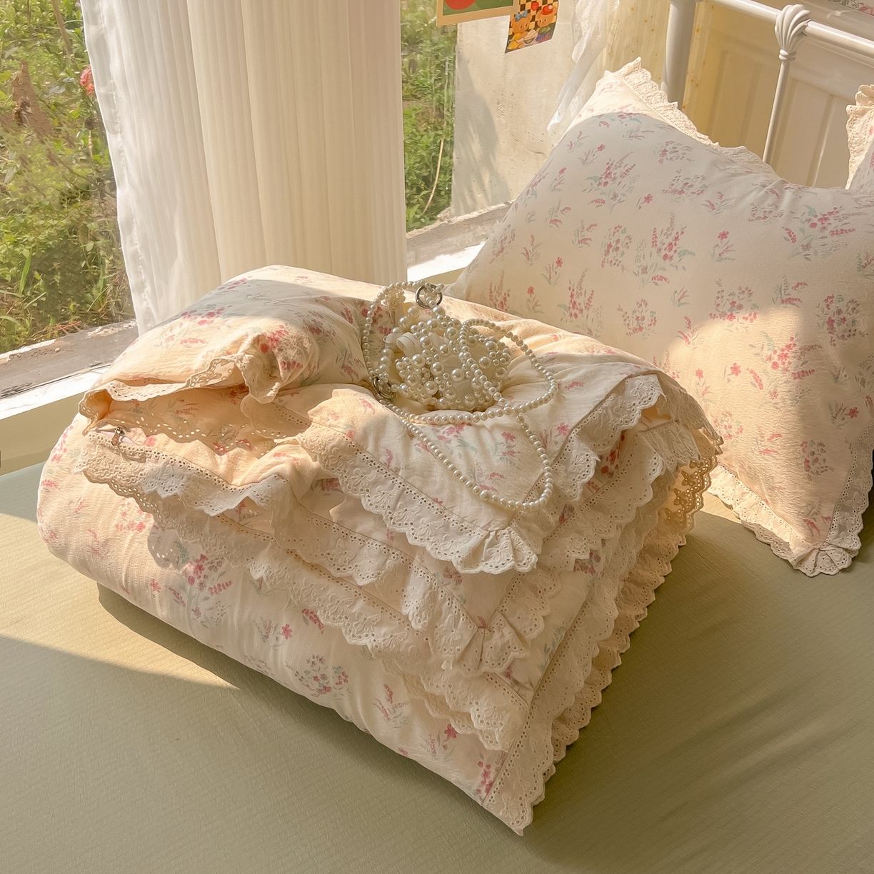 91家纺网 家纺一手货源 找家纺 韩巢家纺 2025新款蝴蝶花边直播热销款四件套开学季韩系学生宿舍床上三件套-（提供卖家秀） 奶昔甜糕-粉【蝴蝶花边款】