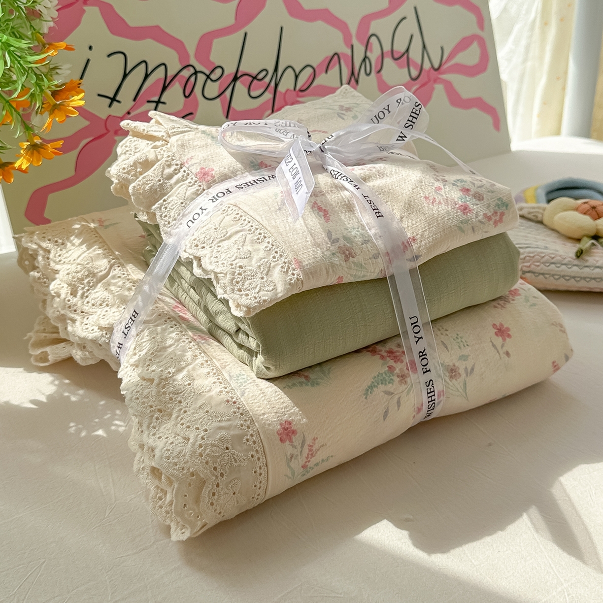 91家纺网 家纺一手货源 找家纺 韩巢家纺 2025新款蝴蝶花边直播热销款四件套开学季韩系学生宿舍床上三件套-（提供卖家秀） 奶昔甜糕-粉【蝴蝶花边款】