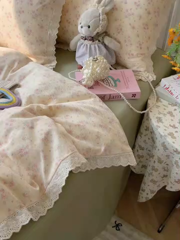 91家纺网 家纺一手货源 找家纺 韩巢家纺 2025新款蝴蝶花边直播热销款四件套开学季韩系学生宿舍床上三件套-（提供卖家秀） 奶昔甜糕-粉【蝴蝶花边款】