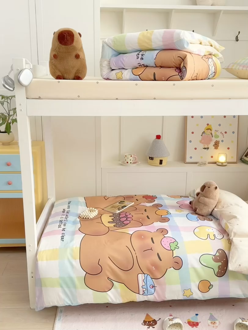 91家纺网 家纺一手货源 找家纺 博雅2025新款卡皮巴拉全棉学生宿舍套件三件套多件套 蛋糕卡皮巴拉