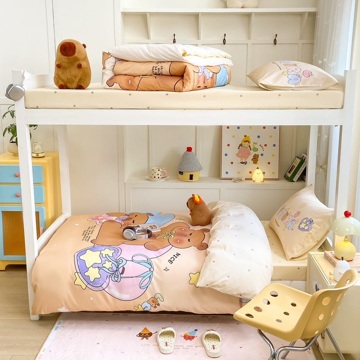 91家纺网 家纺一手货源 找家纺 博雅2025新款卡皮巴拉全棉学生宿舍套件三件套多件套 许愿瓶卡皮巴拉