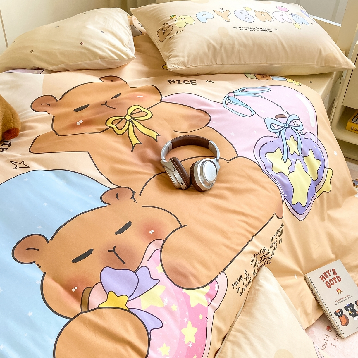 91家纺网 家纺一手货源 找家纺 博雅2025新款卡皮巴拉全棉学生宿舍套件三件套多件套 许愿瓶卡皮巴拉