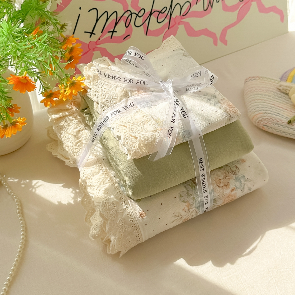 91家纺网 家纺一手货源 找家纺 韩巢家纺 2025新款蝴蝶花边直播热销款四件套开学季韩系学生宿舍床上三件套-（提供卖家秀） 蔷薇岛屿【蝴蝶花边款】