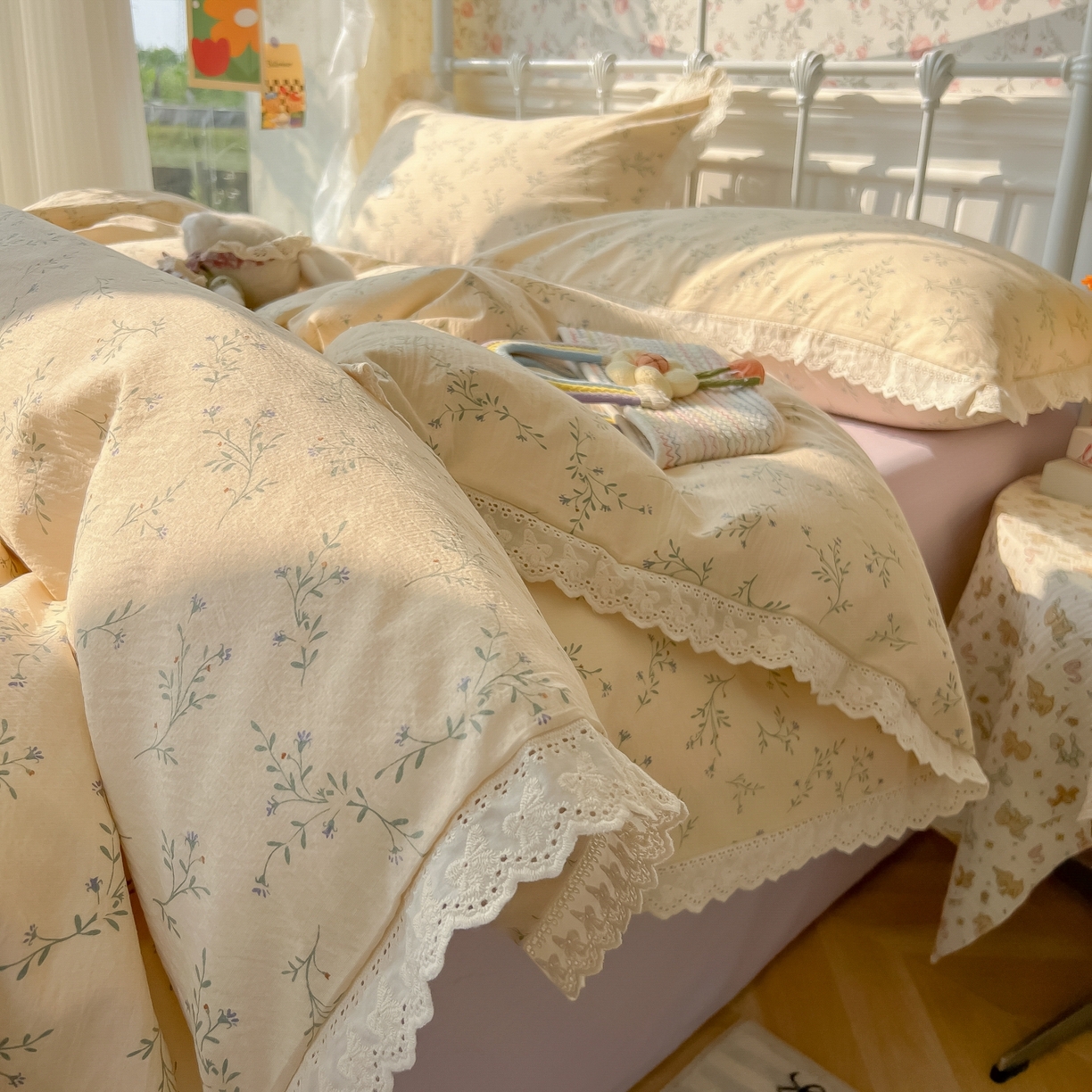 91家纺网 家纺一手货源 找家纺 韩巢家纺 2025新款蝴蝶花边直播热销款四件套开学季韩系学生宿舍床上三件套-（提供卖家秀） 森田野园【蝴蝶花边款】