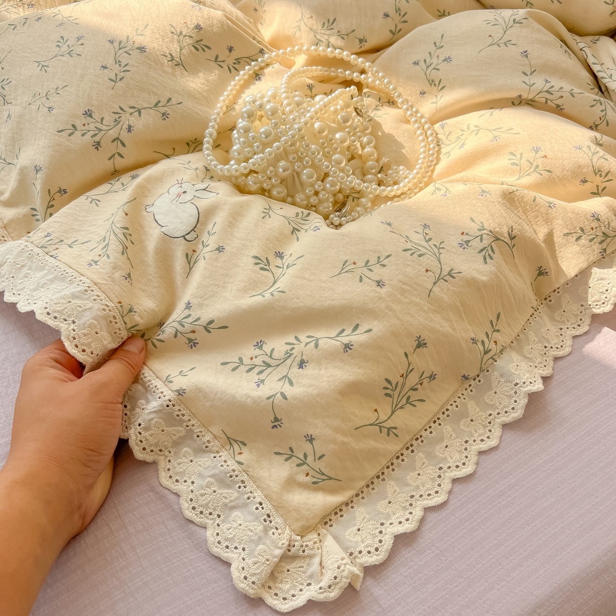 91家纺网 家纺一手货源 找家纺 韩巢家纺 2025新款蝴蝶花边直播热销款四件套开学季韩系学生宿舍床上三件套-（提供卖家秀） 森田野园【蝴蝶花边款】