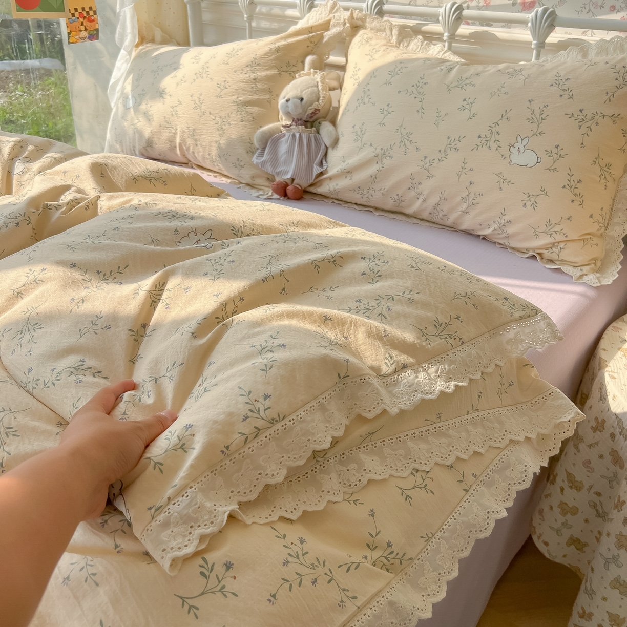 91家纺网 家纺一手货源 找家纺 韩巢家纺 2025新款蝴蝶花边直播热销款四件套开学季韩系学生宿舍床上三件套-（提供卖家秀） 森田野园【蝴蝶花边款】