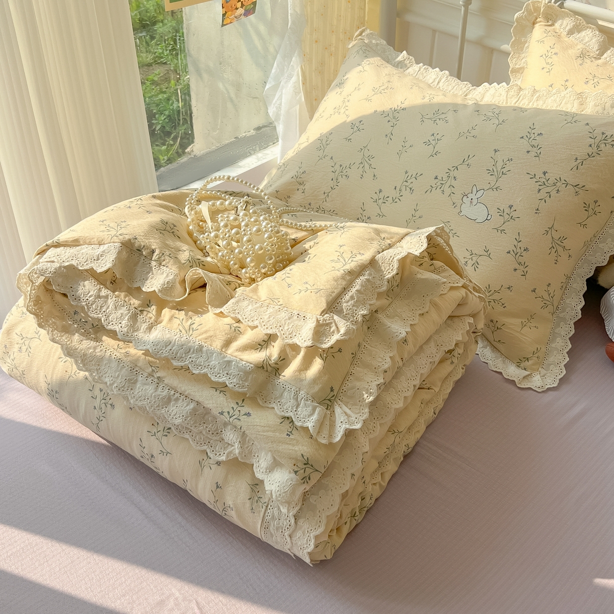 91家纺网 家纺一手货源 找家纺 韩巢家纺 2025新款蝴蝶花边直播热销款四件套开学季韩系学生宿舍床上三件套-（提供卖家秀） 森田野园【蝴蝶花边款】