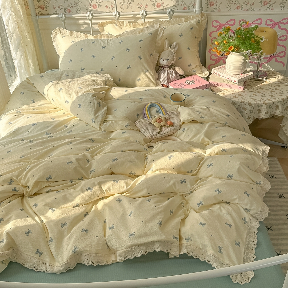 91家纺网 家纺一手货源 找家纺 韩巢家纺 2025新款蝴蝶花边直播热销款四件套开学季韩系学生宿舍床上三件套-（提供卖家秀） 相思-蓝【蝴蝶花边款】