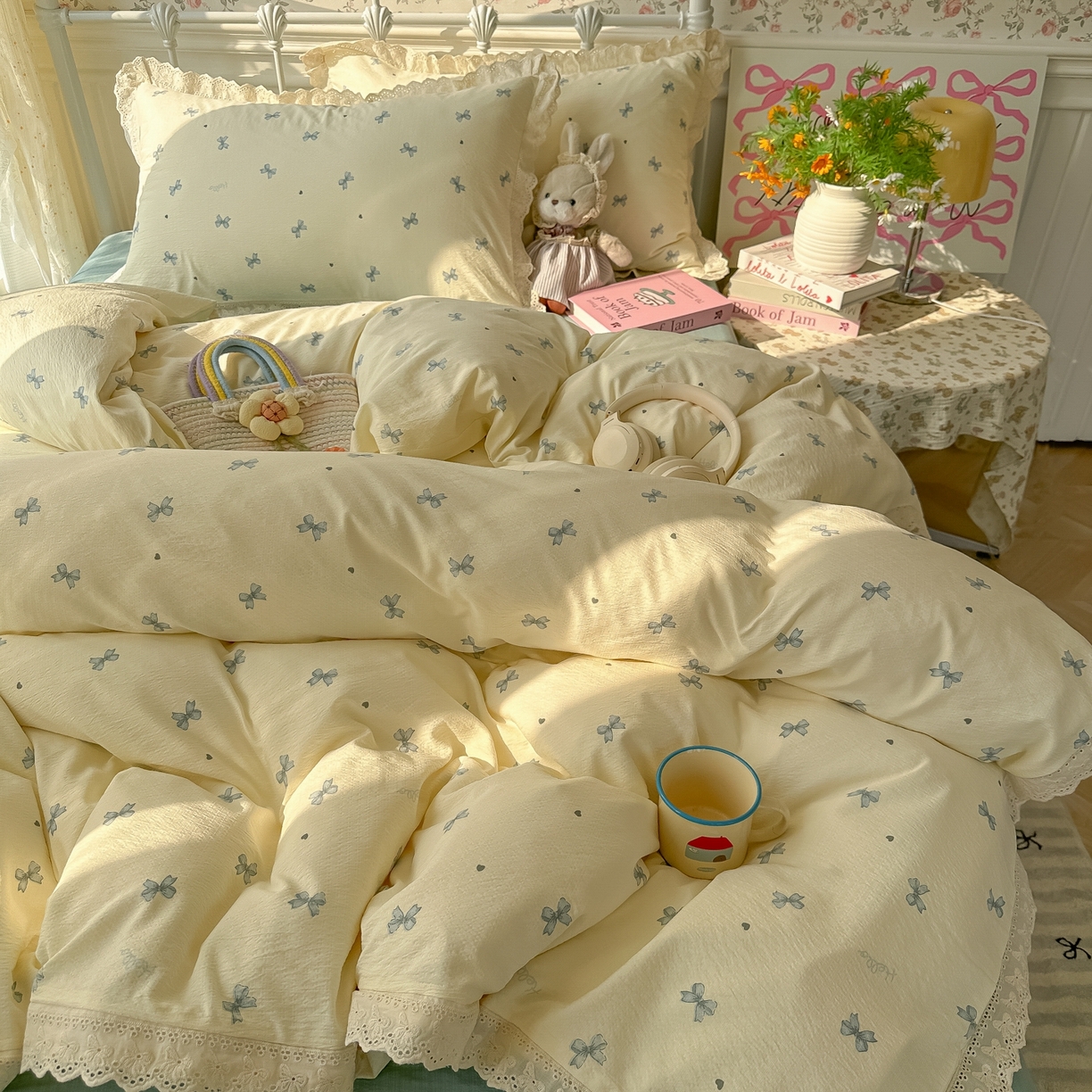 91家纺网 家纺一手货源 找家纺 韩巢家纺 2025新款蝴蝶花边直播热销款四件套开学季韩系学生宿舍床上三件套-（提供卖家秀） 相思-蓝【蝴蝶花边款】