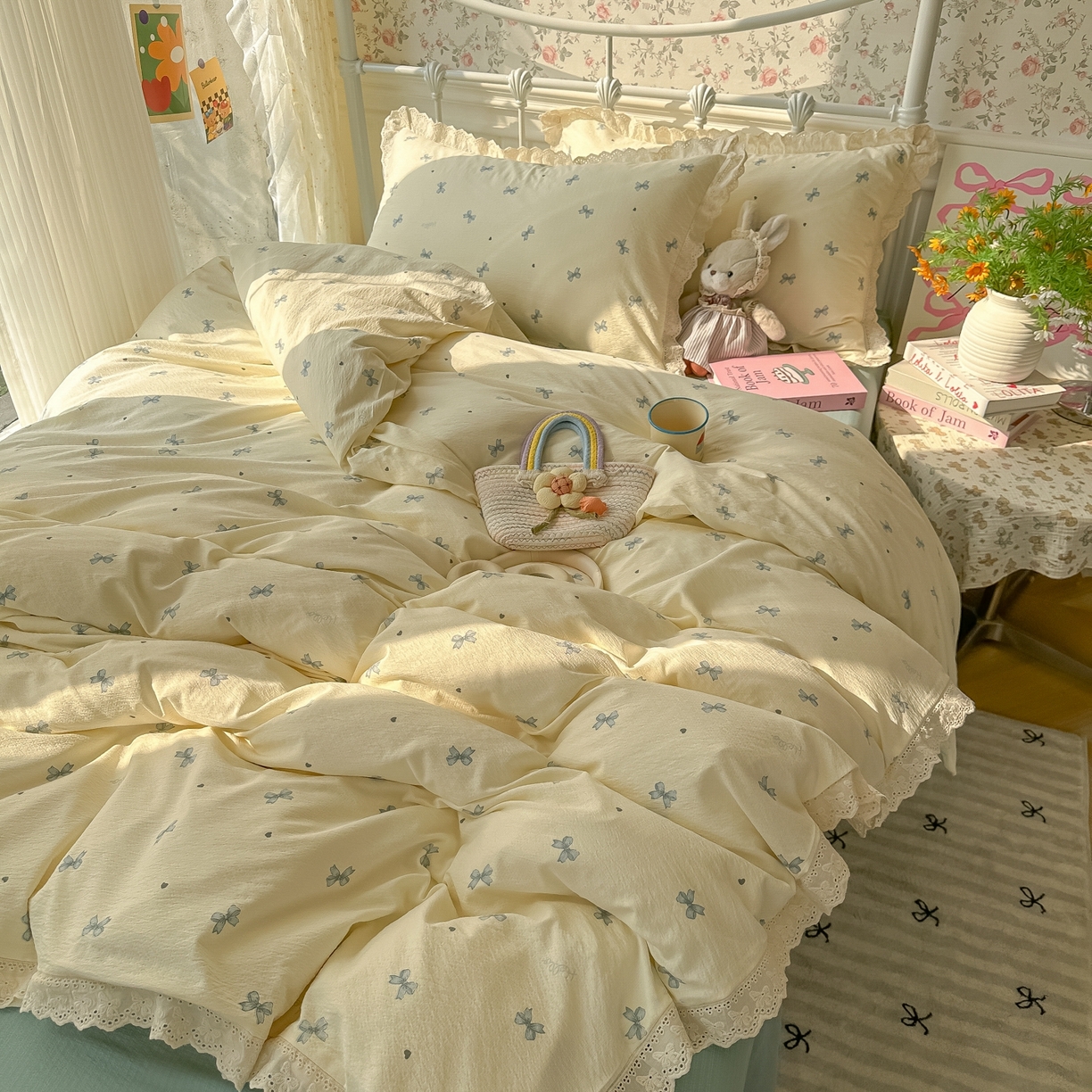 91家纺网 家纺一手货源 找家纺 韩巢家纺 2025新款蝴蝶花边直播热销款四件套开学季韩系学生宿舍床上三件套-（提供卖家秀） 相思-蓝【蝴蝶花边款】