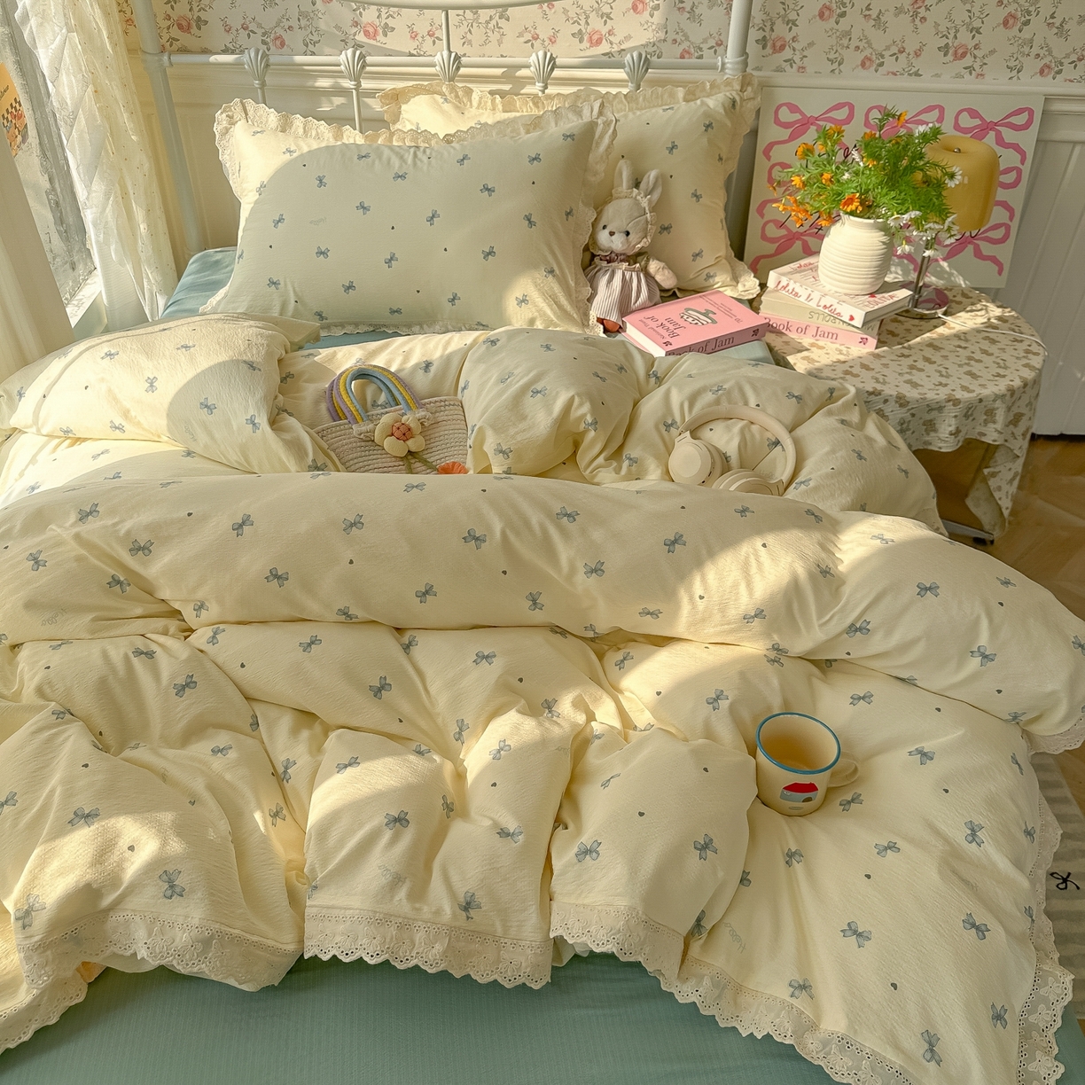 91家纺网 家纺一手货源 找家纺 韩巢家纺 2025新款蝴蝶花边直播热销款四件套开学季韩系学生宿舍床上三件套-（提供卖家秀） 相思-蓝【蝴蝶花边款】