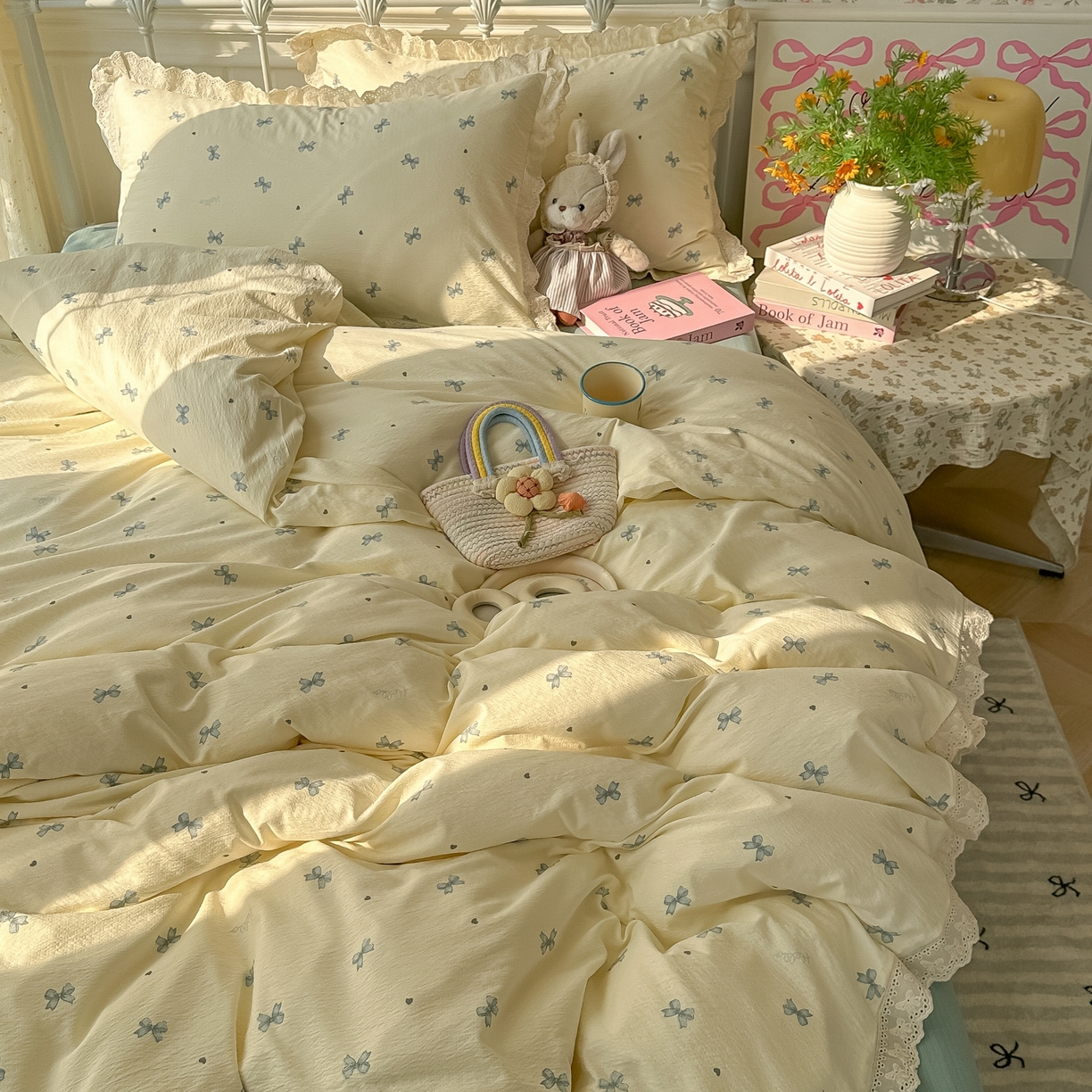 91家纺网 家纺一手货源 找家纺 韩巢家纺 2025新款蝴蝶花边直播热销款四件套开学季韩系学生宿舍床上三件套-（提供卖家秀） 相思-蓝【蝴蝶花边款】